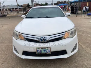 Toyota Camry LE 4dr Sedan (2.5L 4cyl 6A) 2013 White