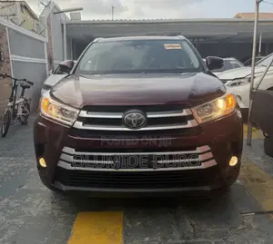 Toyota Highlander XLE 4x4 V6 (3.5L 6cyl 8A) 2017 Burgundy
