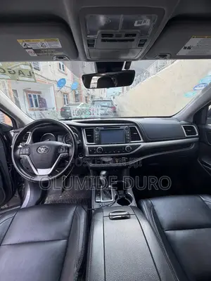 Toyota Highlander XLE 4x4 V6 (3.5L 6cyl 8A) 2018 Gray