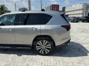 Lexus LX 600 2023 Silver
