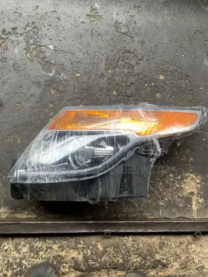 Headligh Ford Explorer 2013