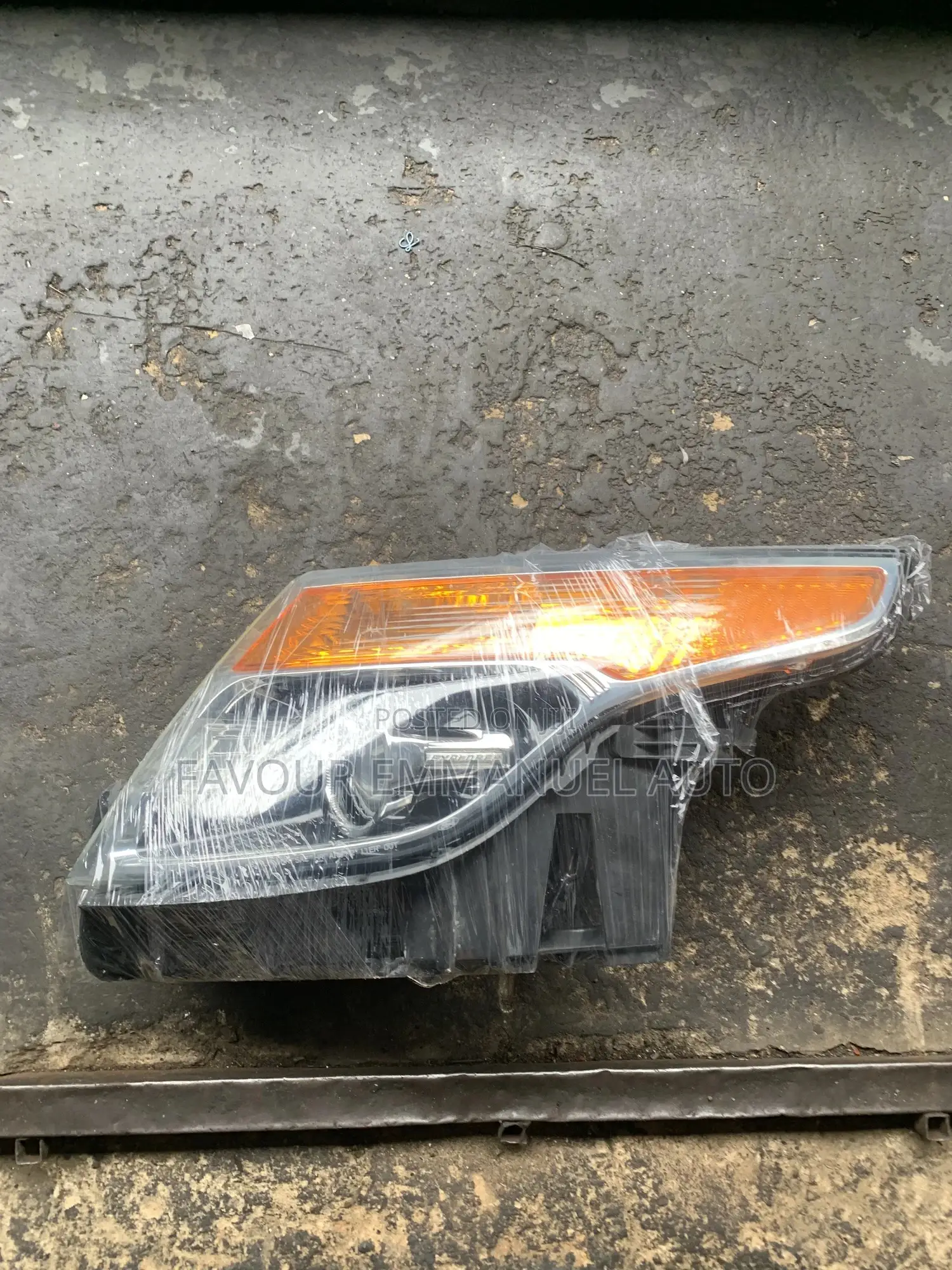 Headligh Ford Explorer 2013