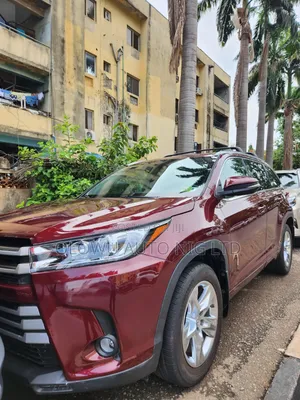 Toyota Highlander XLE 4x4 V6 (3.5L 6cyl 8A) 2018 Maroon