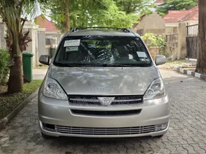 Toyota Sienna XLE 2005 Gold