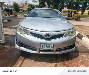 Toyota Camry SE V6 4dr Sedan (3.5L 6cyl 6A) 2013 Silver