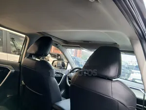 Toyota RAV4 XLE 2021 Black