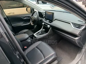 Toyota RAV4 XLE 2021 Black
