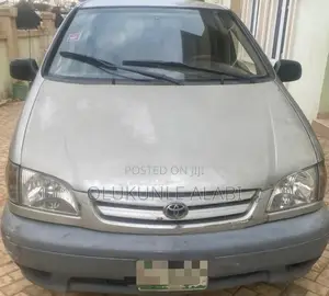 Toyota Sienna LE 2002 Silver