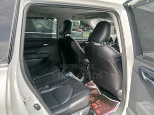 Toyota Highlander XLE 2022 White