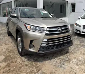 Toyota Highlander Limited Platinum 4dr SUV AWD (3.5L 6cyl 6A) 2015 Gold