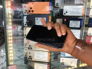 Apple iPhone 11 64 GB