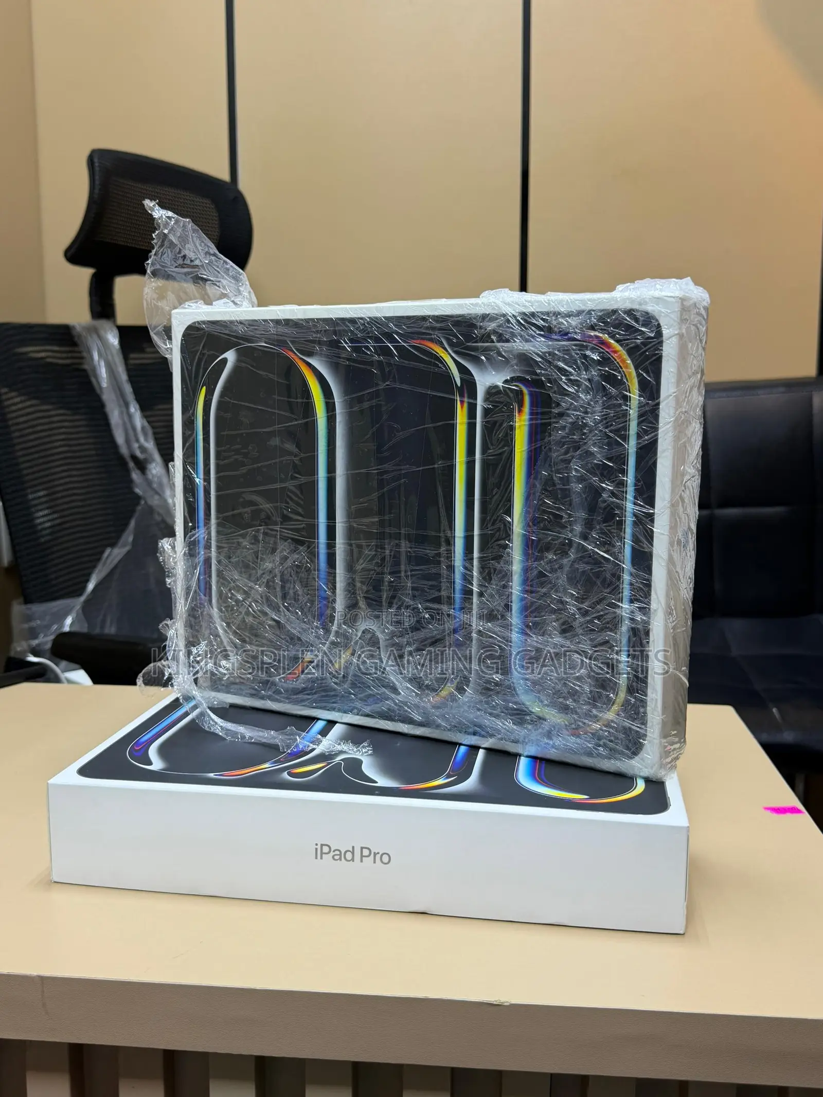 New Apple iPad Pro 13 (2025) 256 GB Silver