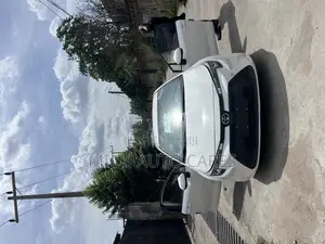 Toyota Corolla SE 2023 White