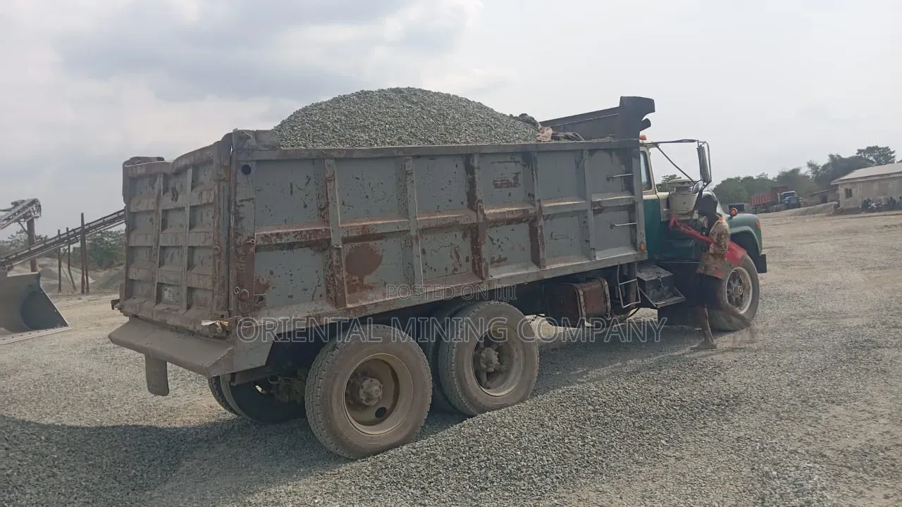Iron Black Chippings and Granite for Construction Purposes