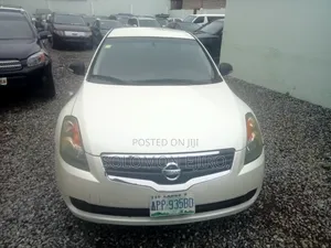 Nissan Altima 2008 White