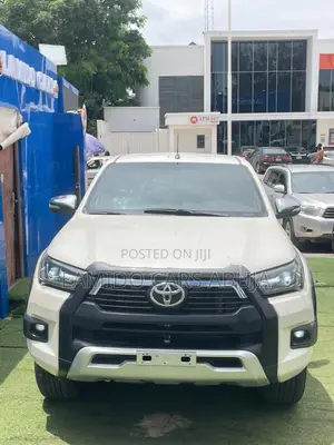 Toyota Hilux 2021 White