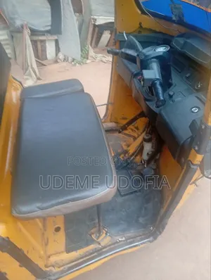 TVS King Deluxe Plus iTouch Start 2023 Yellow