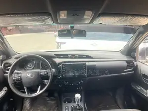 Toyota Hilux 2021 White