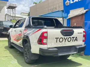Toyota Hilux 2021 White