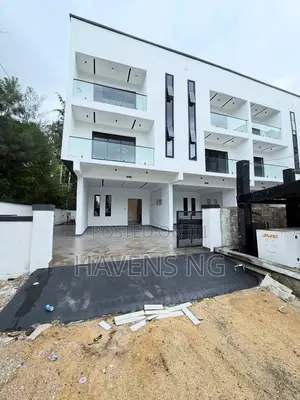 5bdrm House in Ikota for sale
