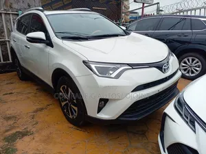 Toyota RAV4 Limited AWD 2019 White