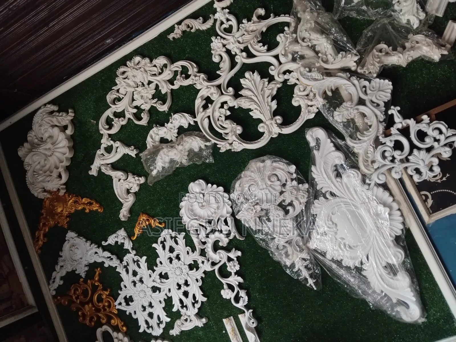 Pu Ornaments