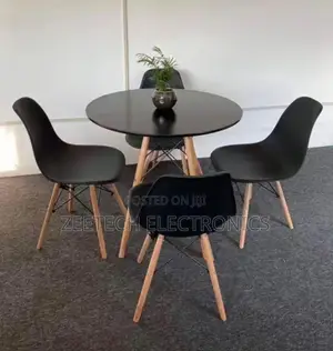 Modern 4 Sitter Dinning Table and Chair