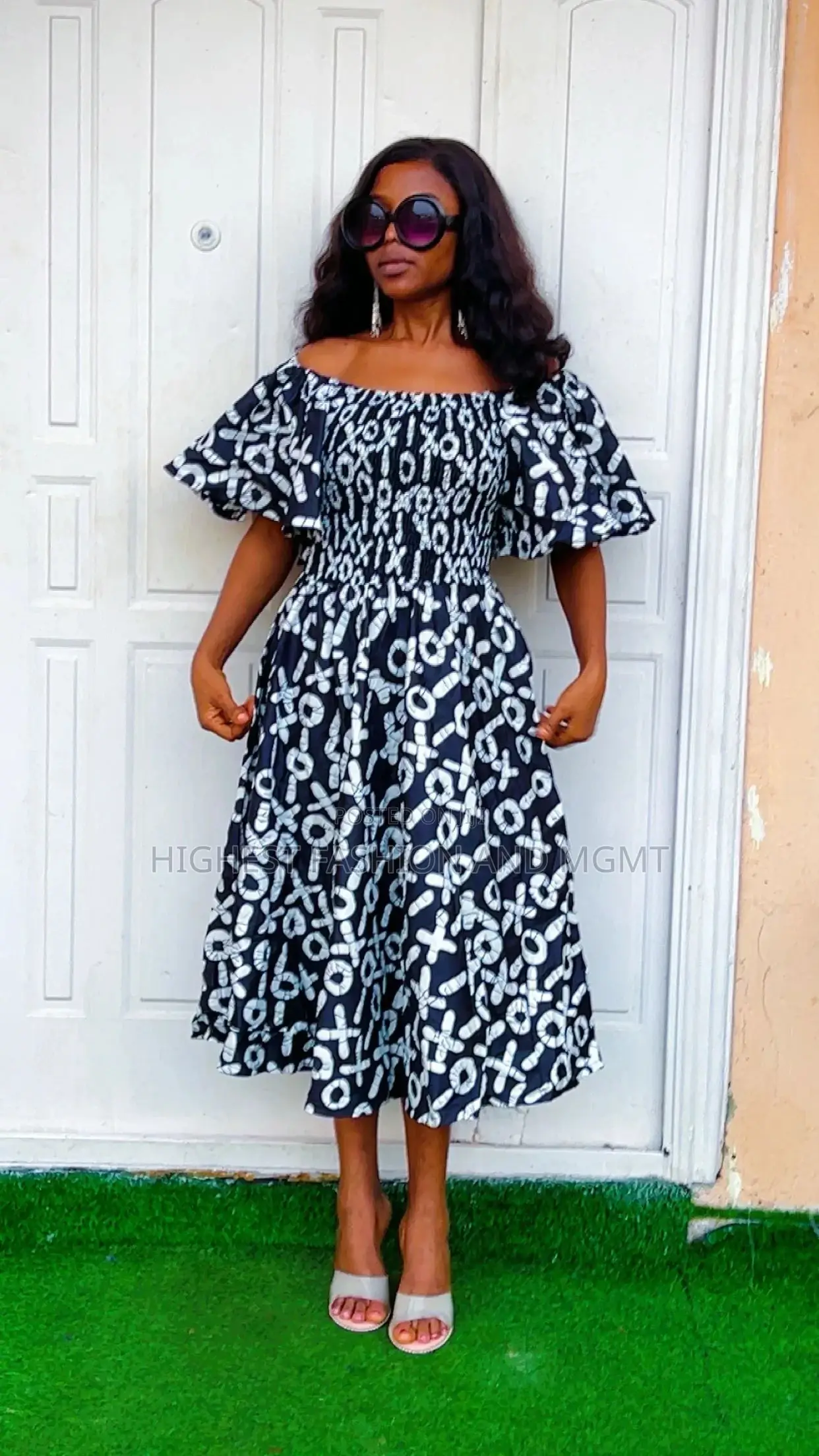 Simple Short Sleeve Gown - Style 453