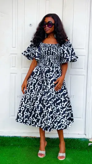 Simple Short Sleeve Gown - Style 453