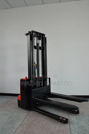Electric Pallet Stacker by 5meters