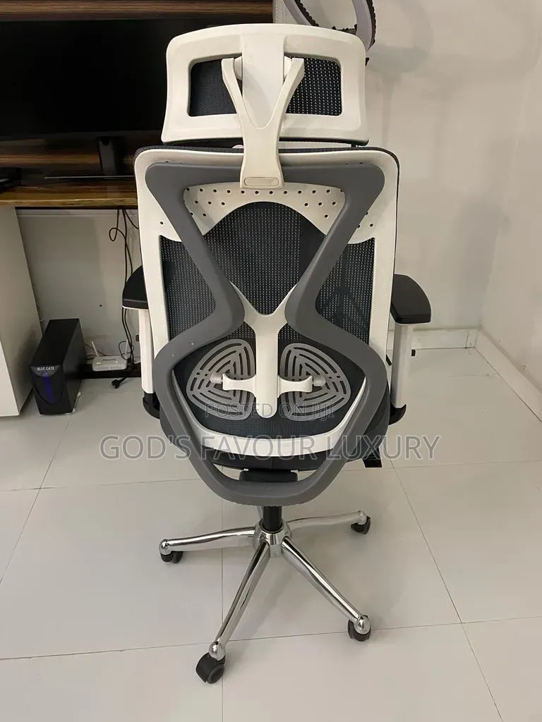 Ergonomic Office Swivel Mesh Chair.