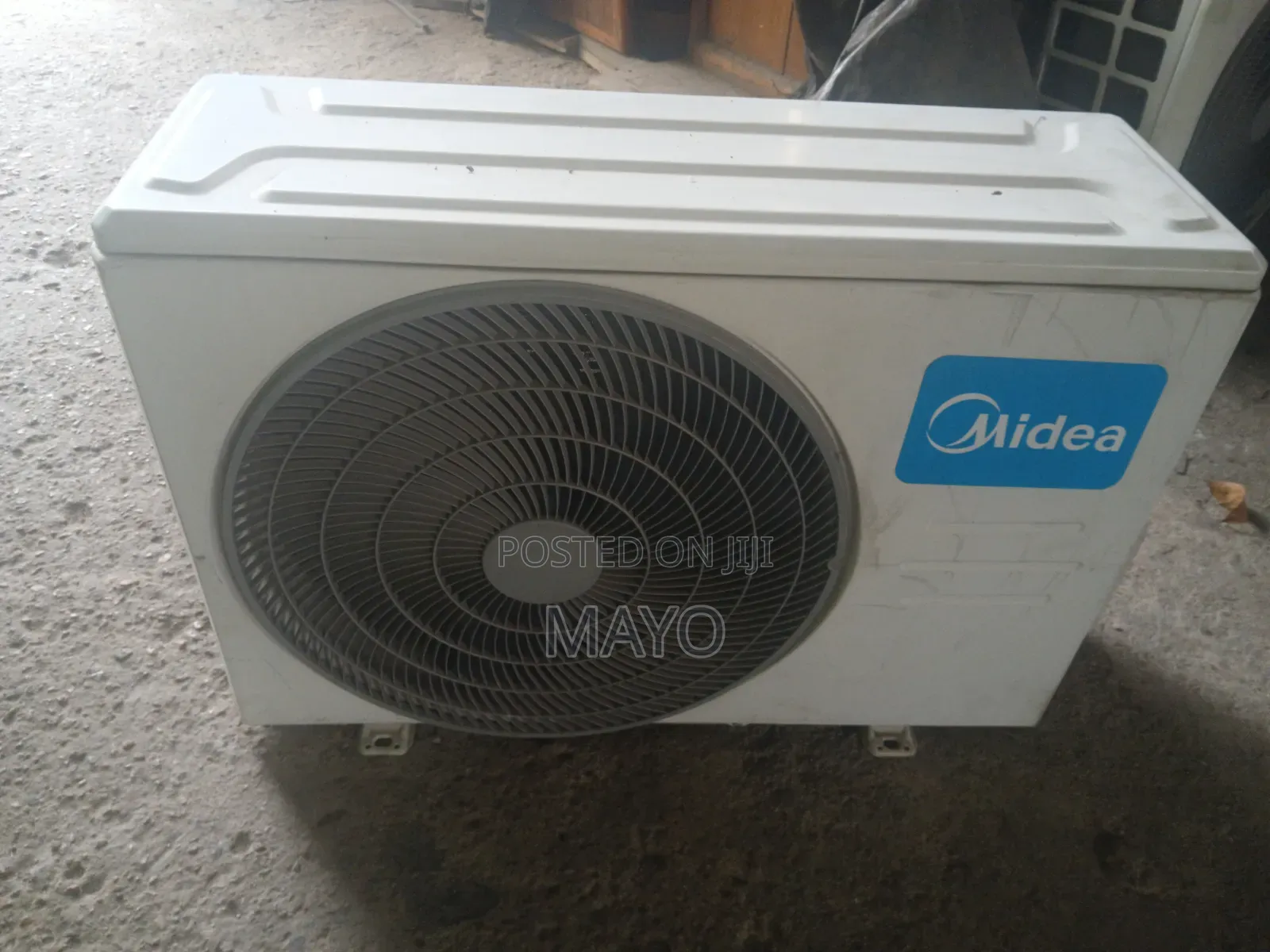 Neat Midea Split Air Conditioner
