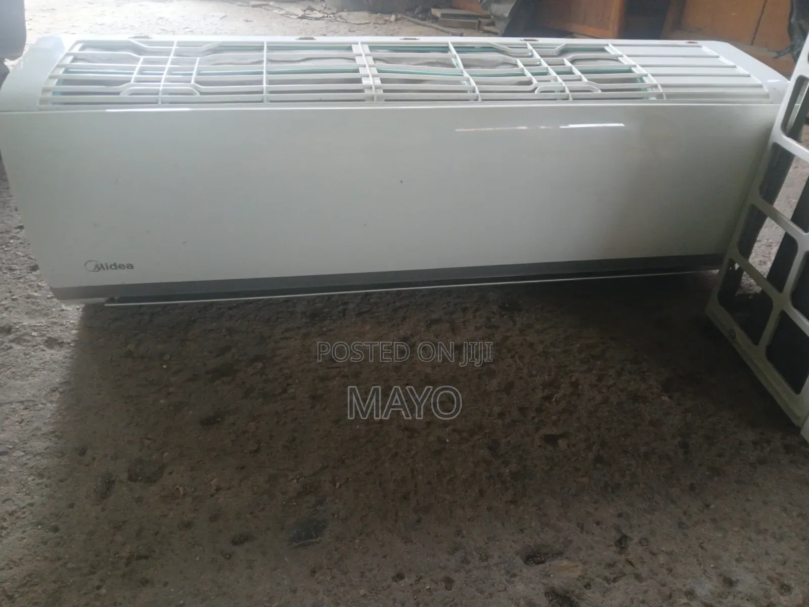 Neat Midea Split Air Conditioner