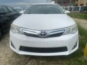 Toyota Camry XLE 4dr Sedan (2.5L 4cyl 6A) 2014 White