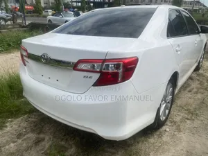 Toyota Camry XLE 4dr Sedan (2.5L 4cyl 6A) 2014 White