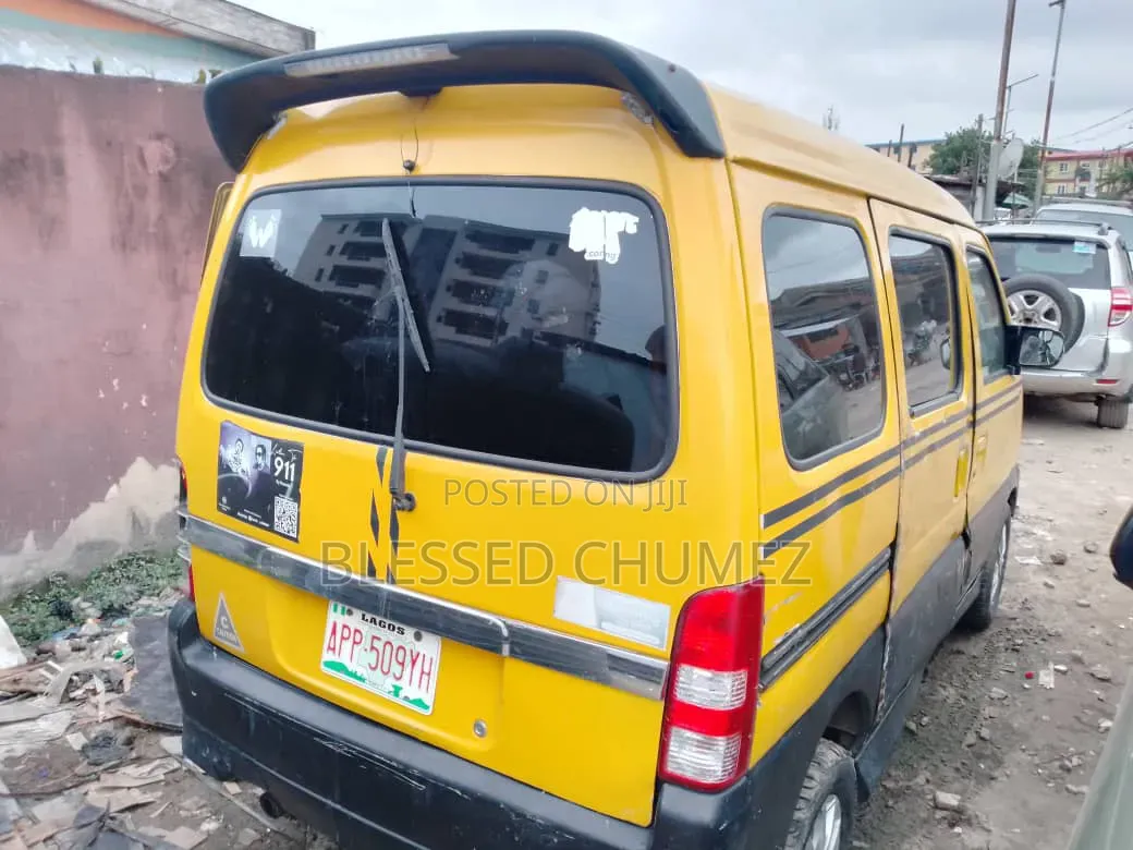 Suzuki Every 2000 Yellow