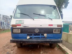 Bus 2000 White