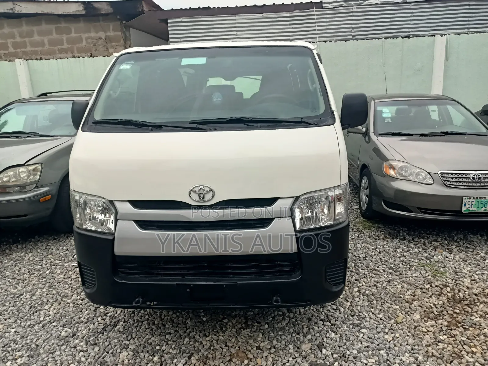 Toyota HiAce 2013 White