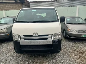 Toyota HiAce 2013 White