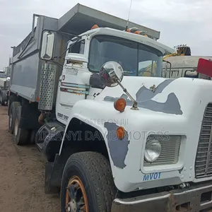 Mack R Model Tipper 10 Tokunbo Manual Transmission