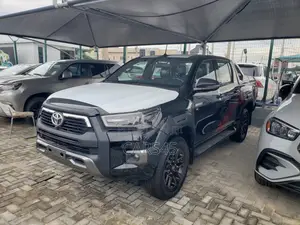 Toyota Hilux 2025 Black