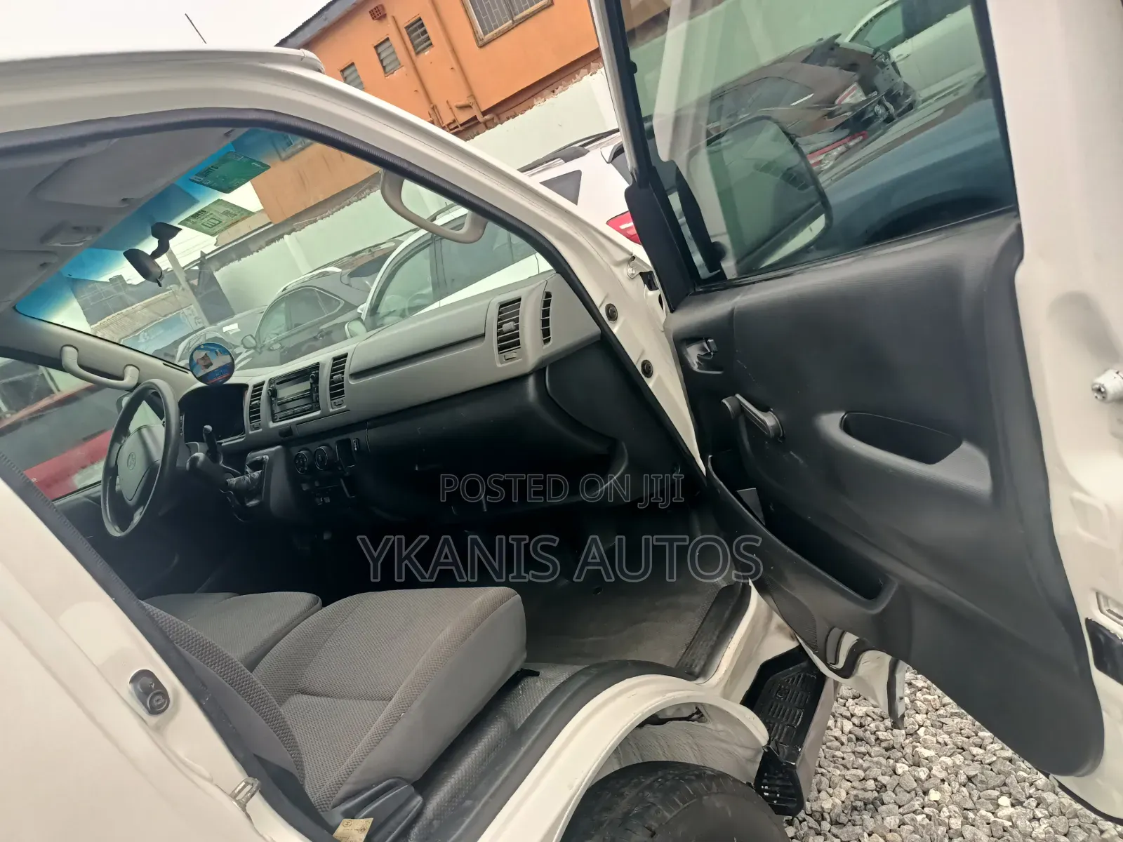 Toyota HiAce 2013 White