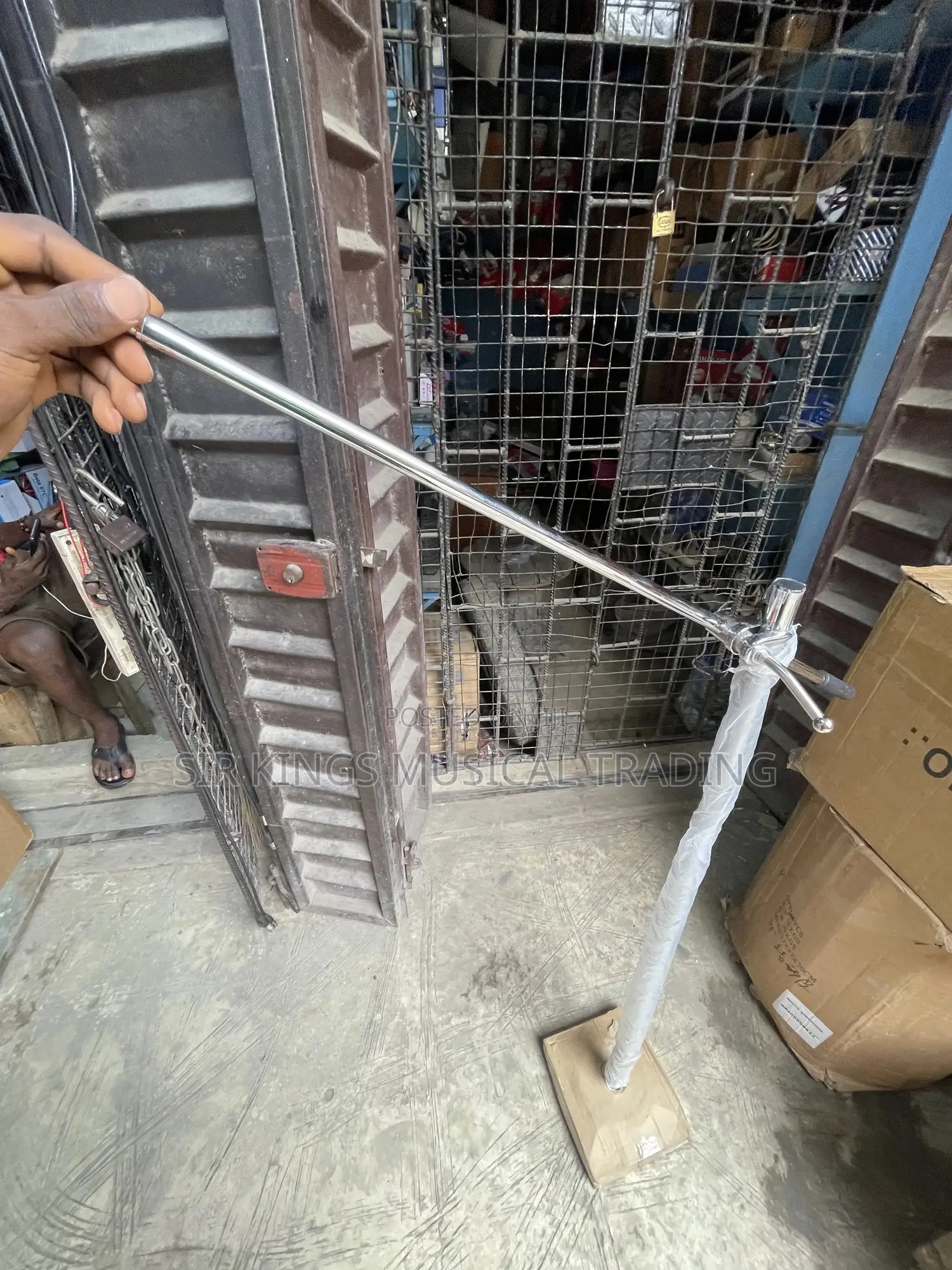 Round Base Microphone Stand