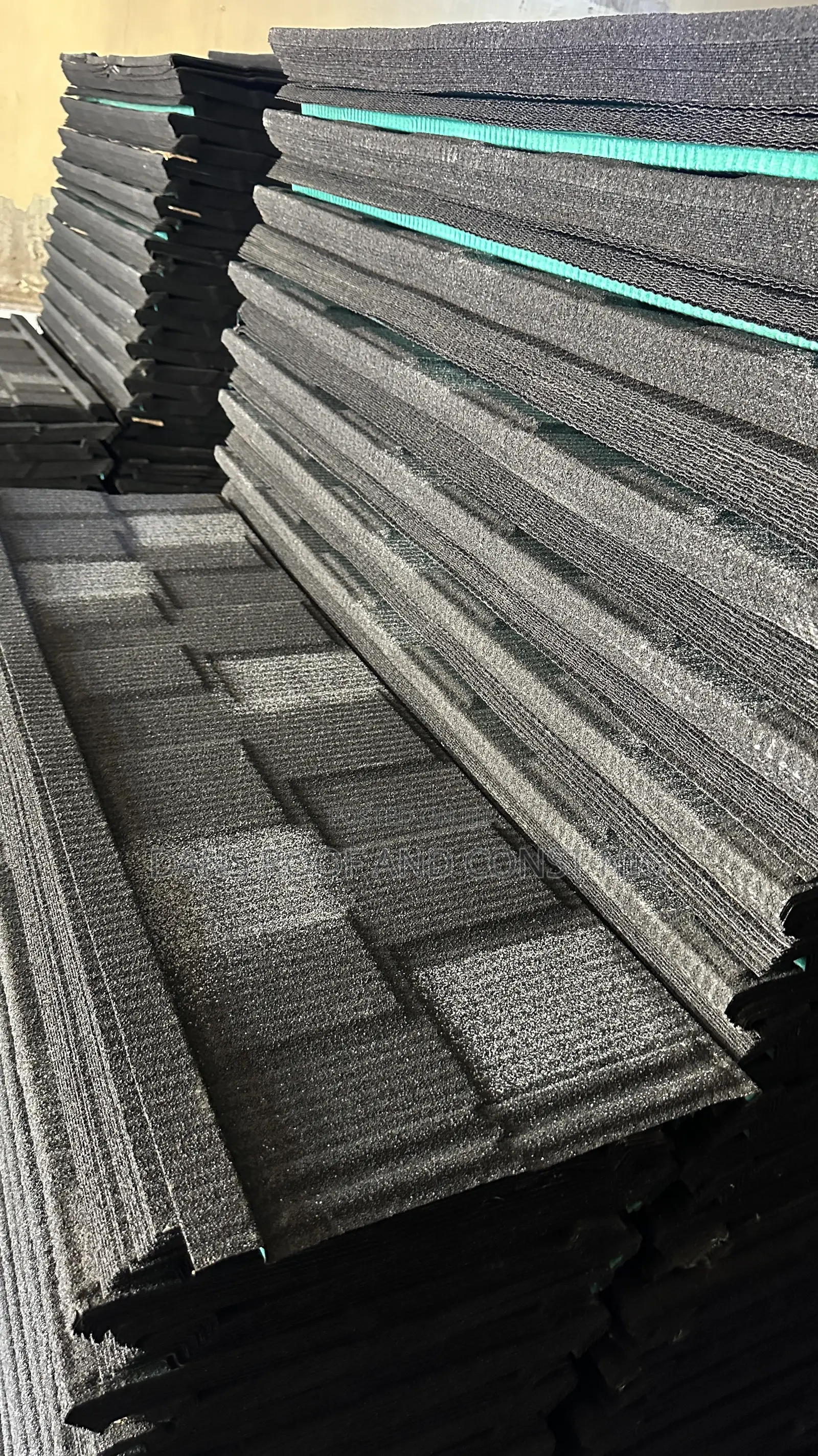Spireo Black and White Shingle