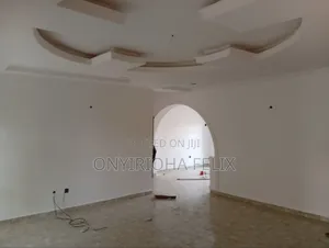 3bdrm Block of Flats in Gwarinpa 6Th Avenue, Life Camp for rent