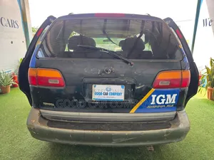 Toyota Sienna 2000 Blue
