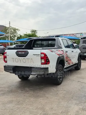 New Toyota Hilux 2025 White