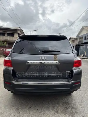 Toyota Highlander SE 2011 Gray
