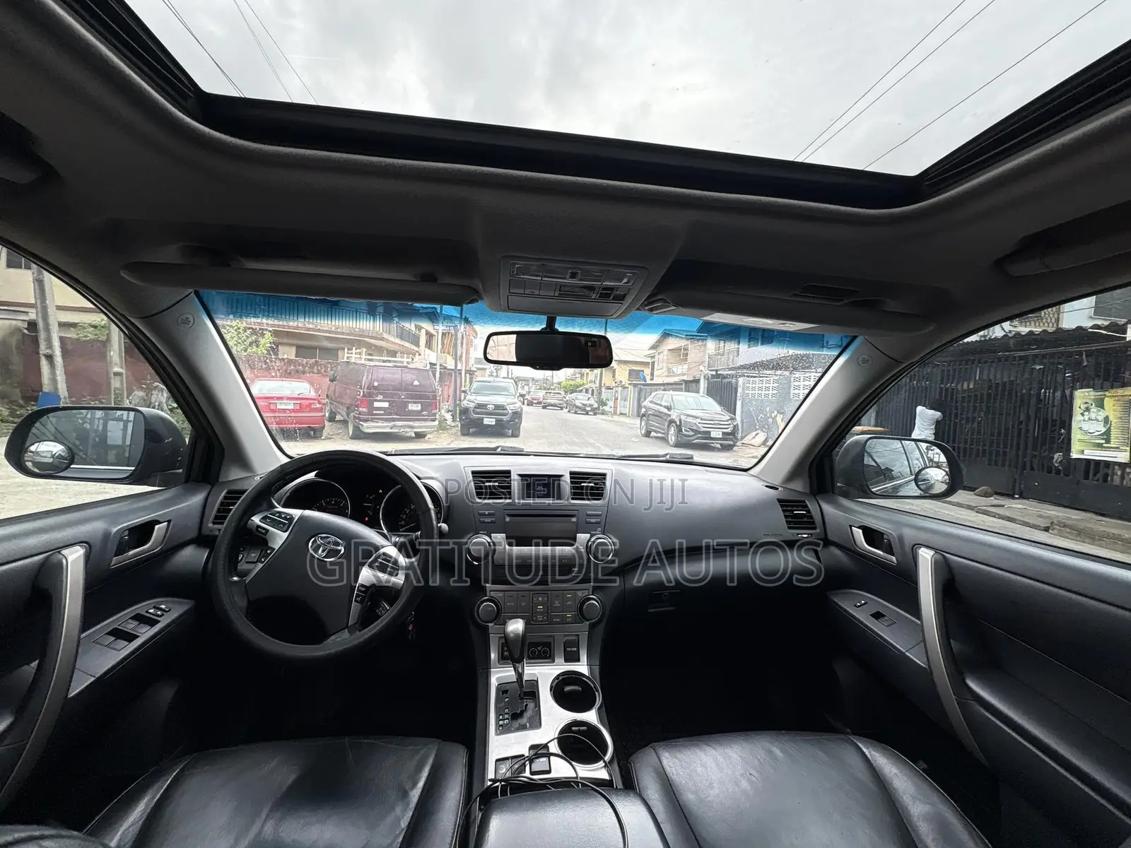 Toyota Highlander SE 2011 Gray
