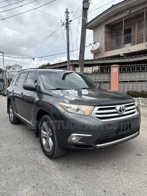 Toyota Highlander SE 2011 Gray